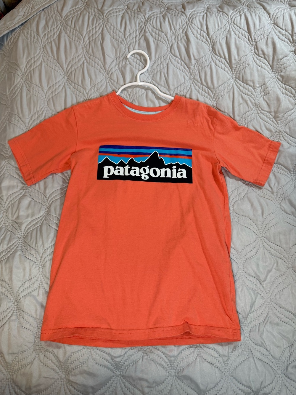 Patagonia Kids Graphic Logo Tee Coral Orange Size 7/8 Short Sleeve